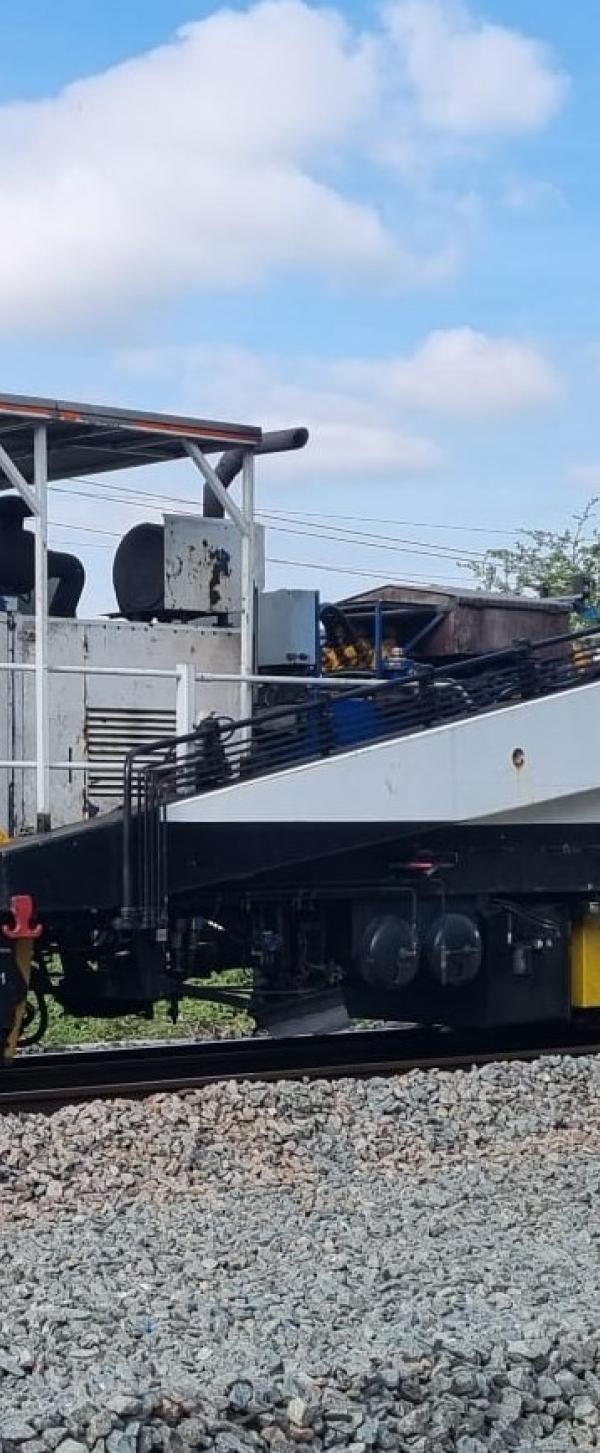 Plain line Beaver tamper tamping track