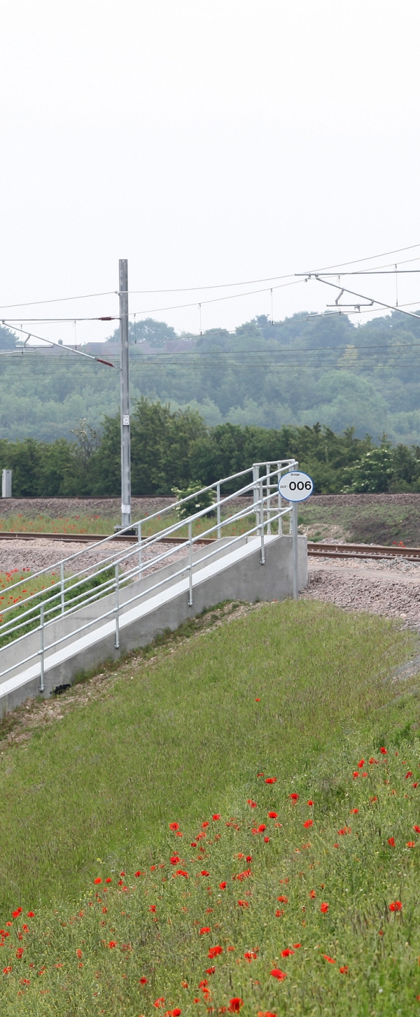Overhead line and signalling work at Hitchin