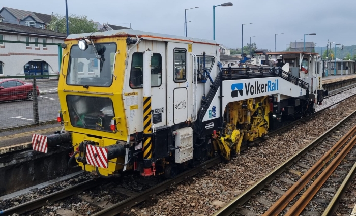 Plain line Beaver tamper tamping track