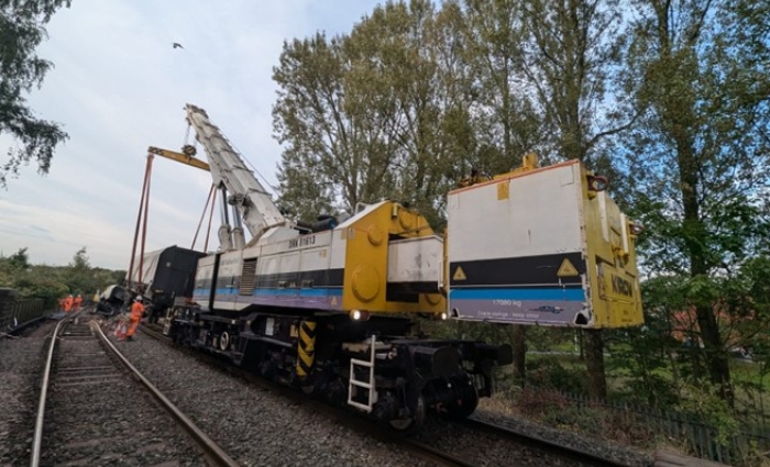 A Kirow 1200 lifting a derailed wagon