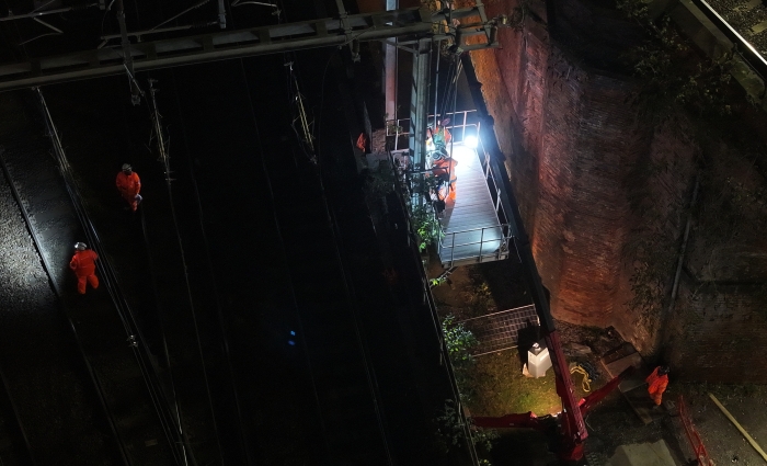 Work to replace three damaged Motorised Operating Switch (MOS) panels at Castlefield Junction in Manchester and installed a new vacuum interrupter