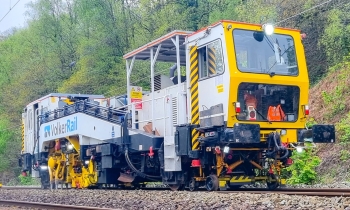 Plain line Beaver tamper tamping track