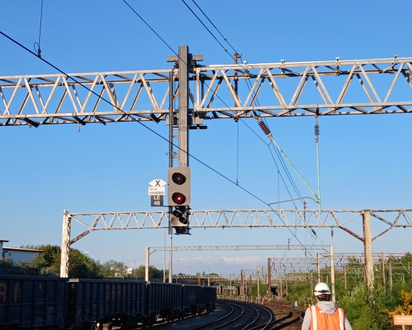 image of new signalling and gantry at Edge Hill