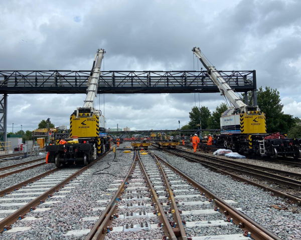 Two 250 Kirow cranes working in tandem