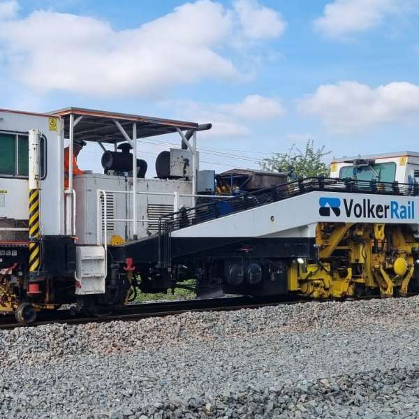 Plain line Beaver tamper tamping track